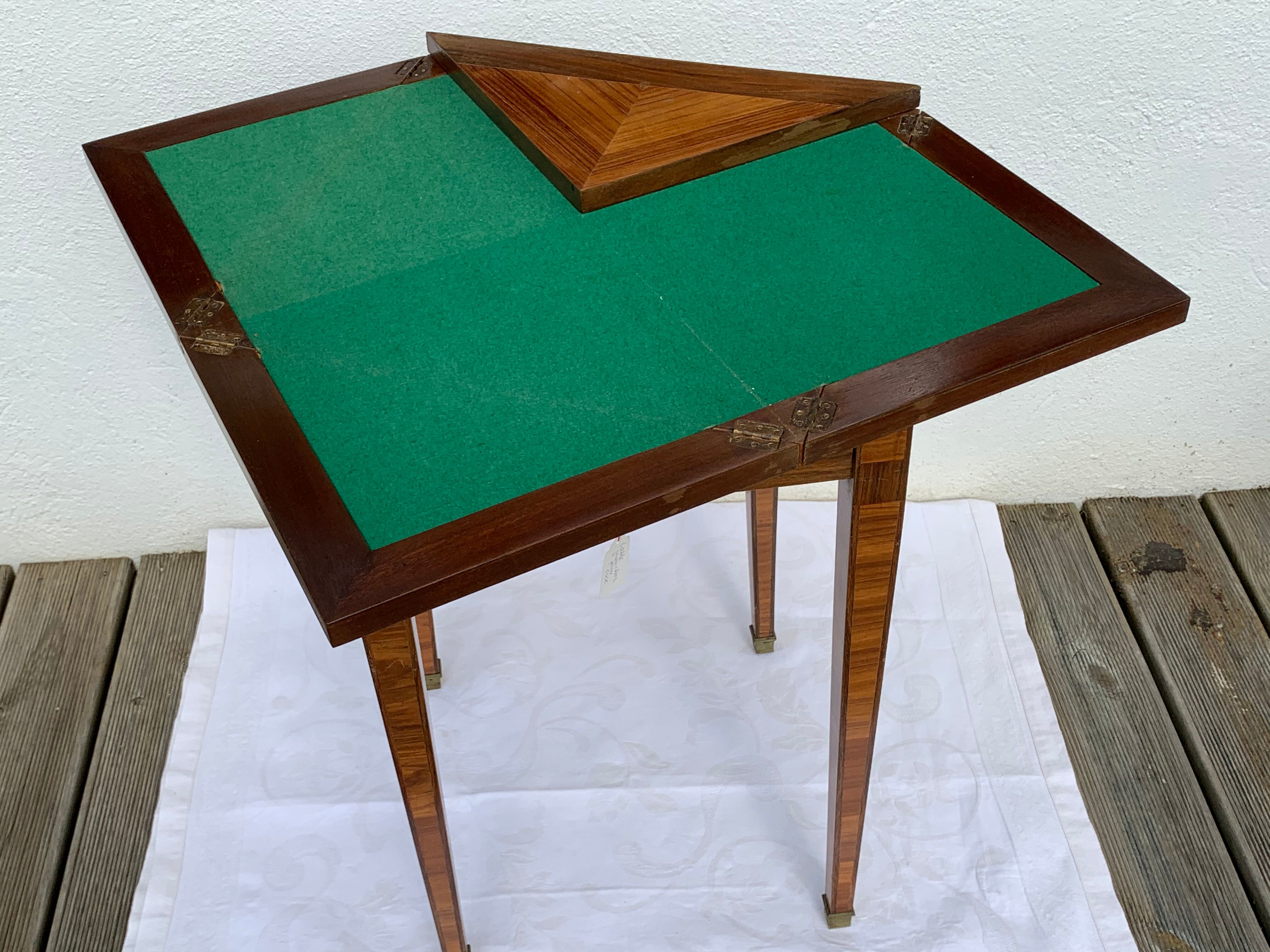 Game table called handkerchief