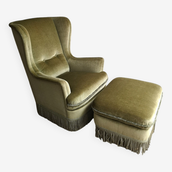 Classic vintage Armchair with Footrest