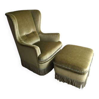 Classic vintage Armchair with Footrest