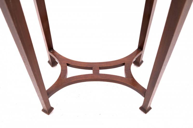 Table basse Art Nouveau à plateau en marbre, France, vers 1920.