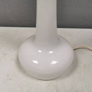 Lampe de table Le Klint, verre opalin blanc laiteux, dessus en laiton, modèle 311
