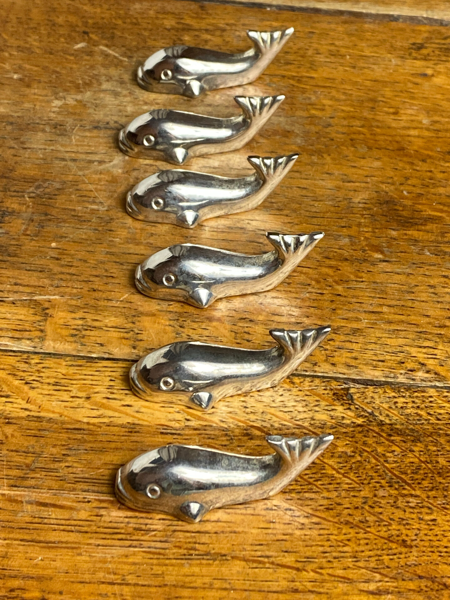 Whale-shaped stainless steel knife holder