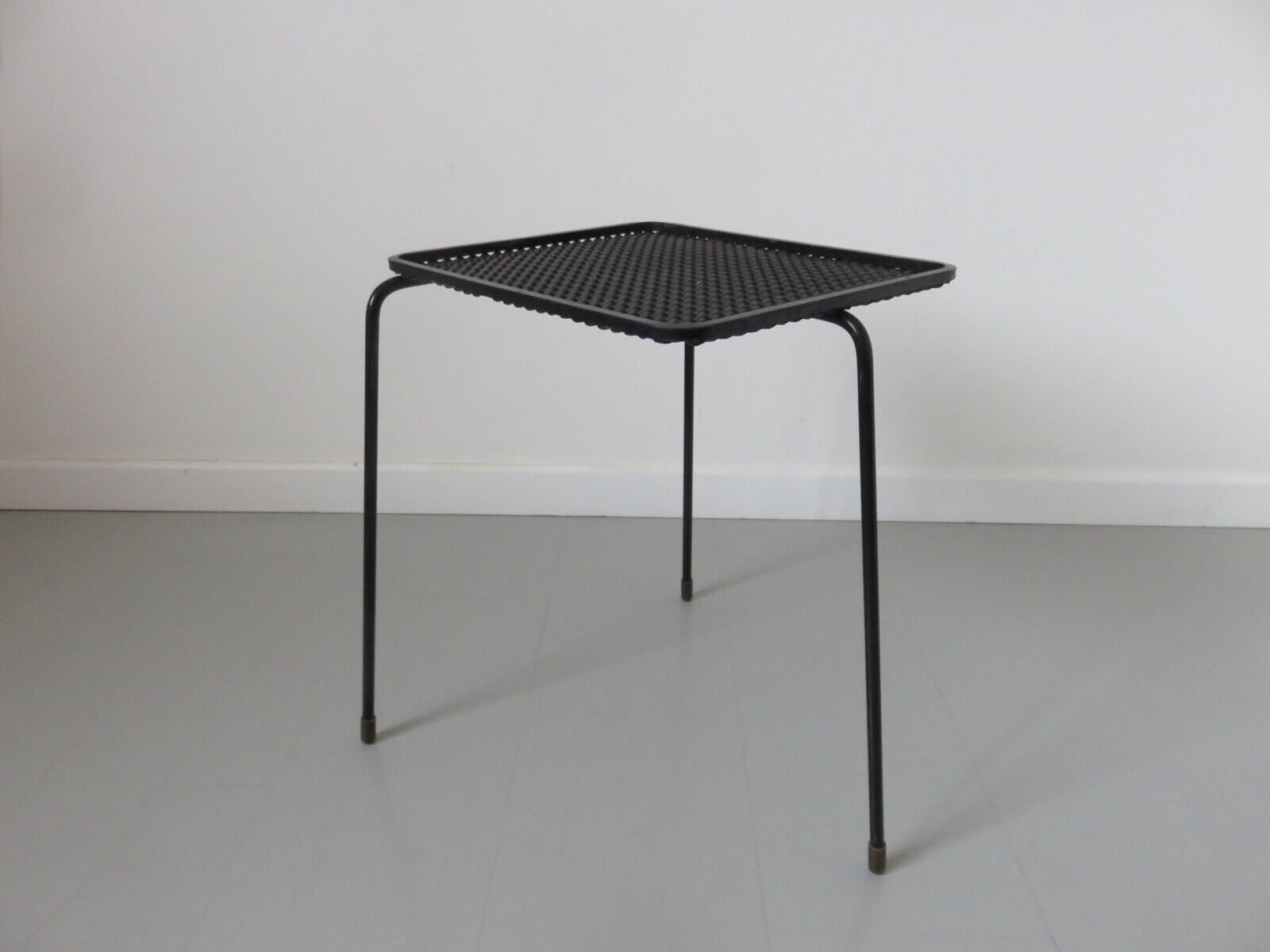 Tripod table submitted by Mathieu Mategot 1953