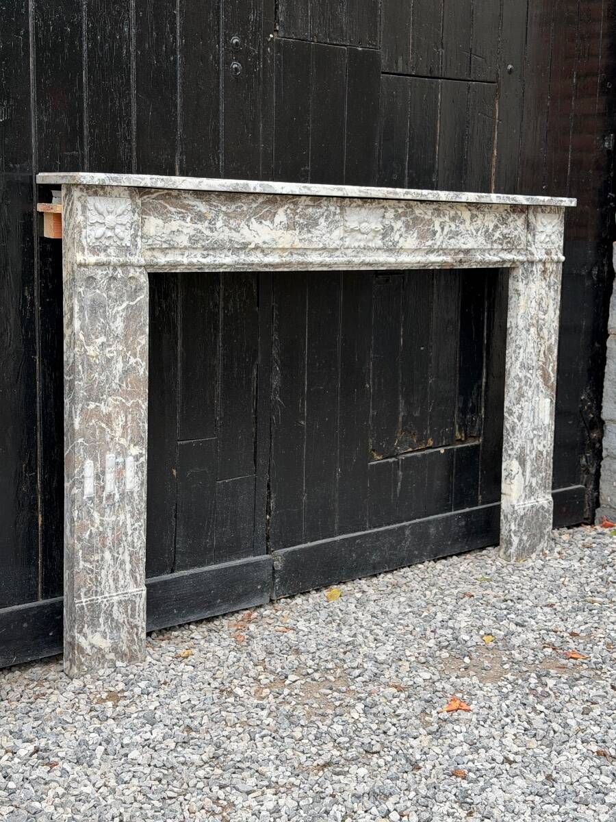 Louis XVI fireplace in grey Ardennes marble, late 18th century.