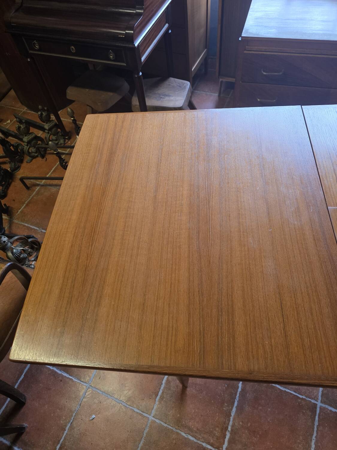 Table scandinave galbée extensible papillon en teck années 60