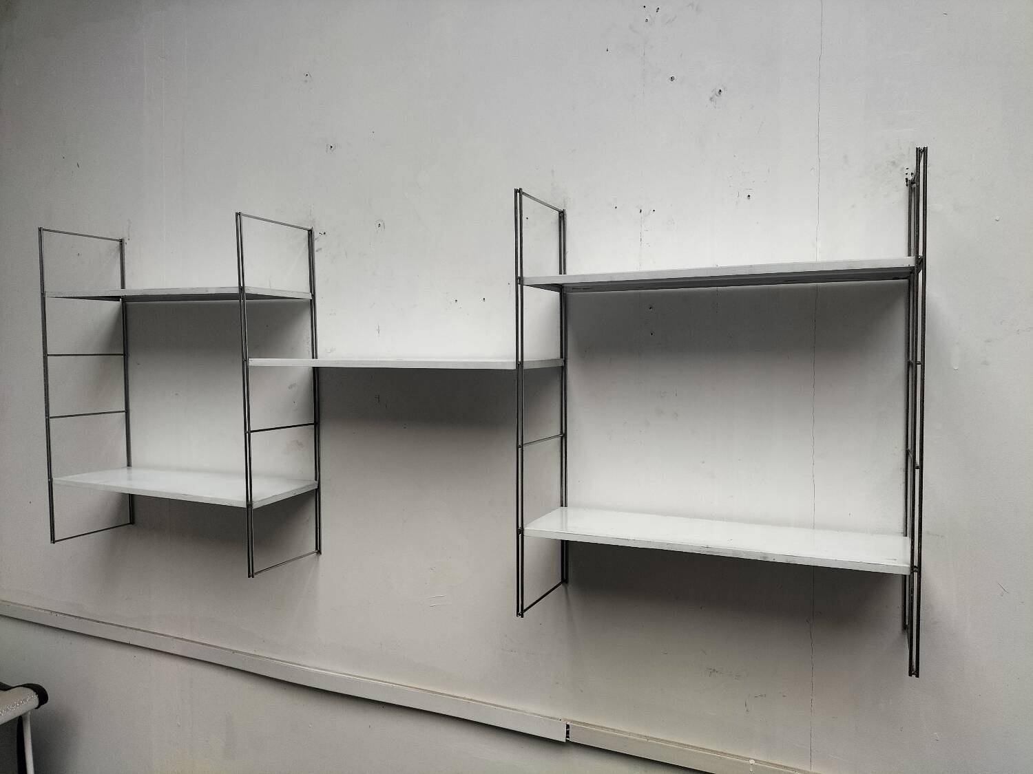 Metal string shelf