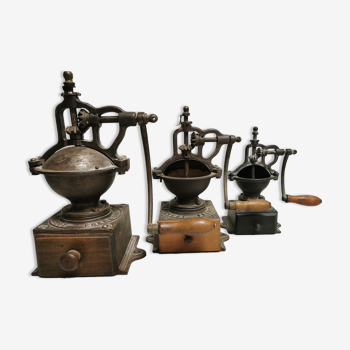 Collection of 3 old comptoir coffee grinders, brand: peugeot model: a00, a0 and a1.