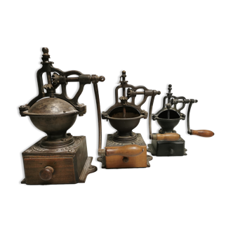 Collection of 3 old comptoir coffee grinders, brand: peugeot model: a00, a0 and a1.