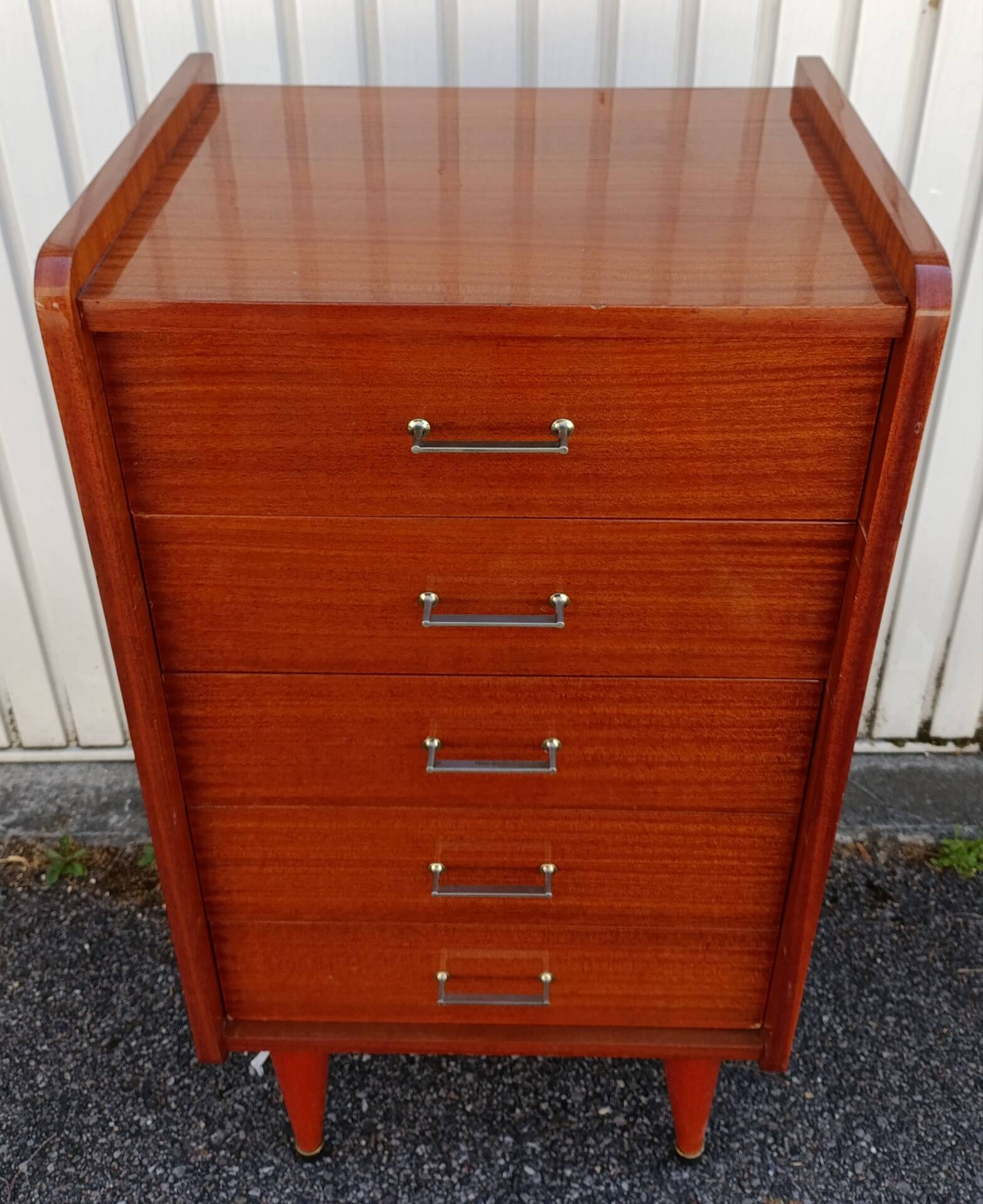 Chest of drawers