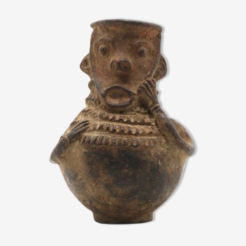 Récipient de poterie de Mangbetu avec ancêtre hermaphrodite