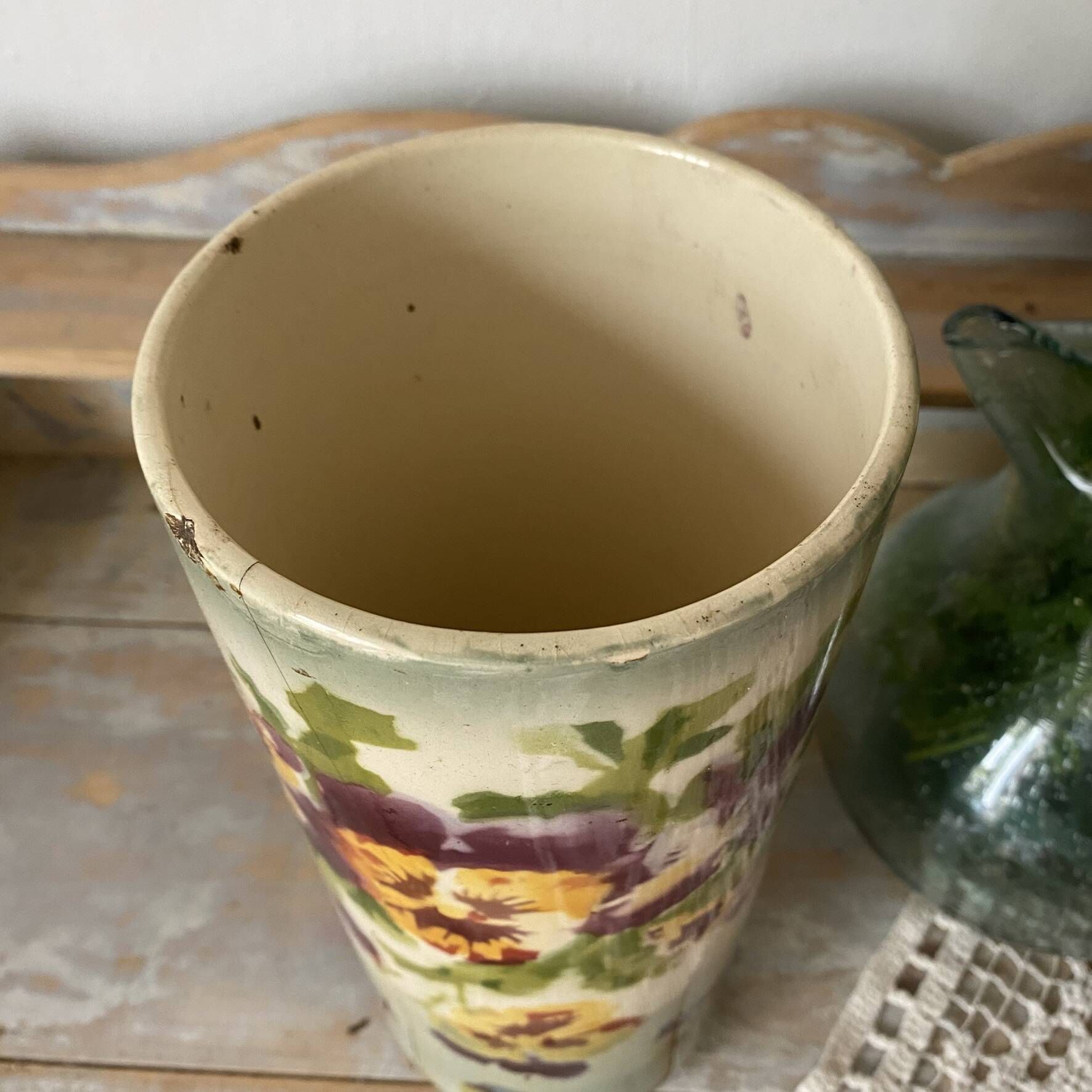 Large tubular vase in Choisy-le-Roi earthenware, decorated with pansies.