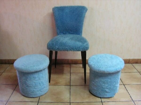 Chaise moumoute et  2 poufs assortis