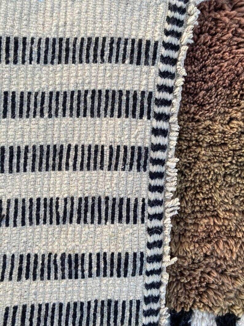 Moroccan rug from Oued Zam, handmade, traditional size 150 x 250 cm.