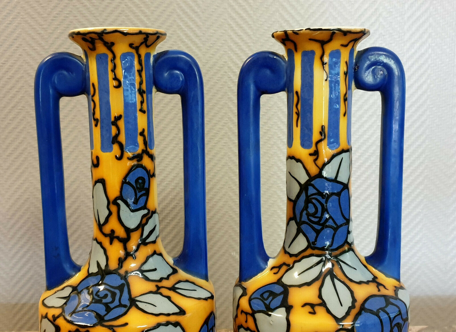 Paire de vases époque art déco a décors émaillé