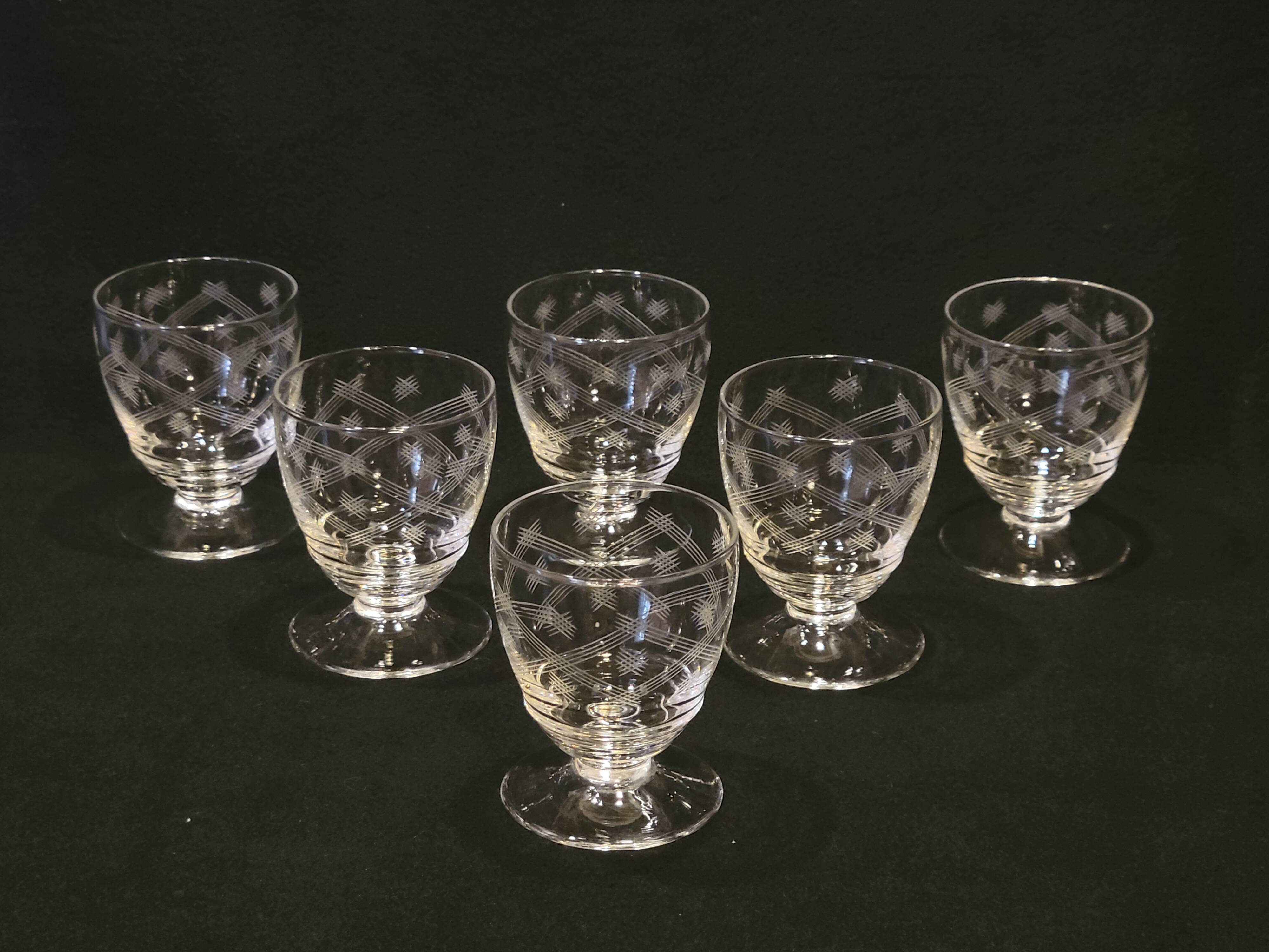 6 anciens verres à liqueur en cristal gravé ciselé art déco