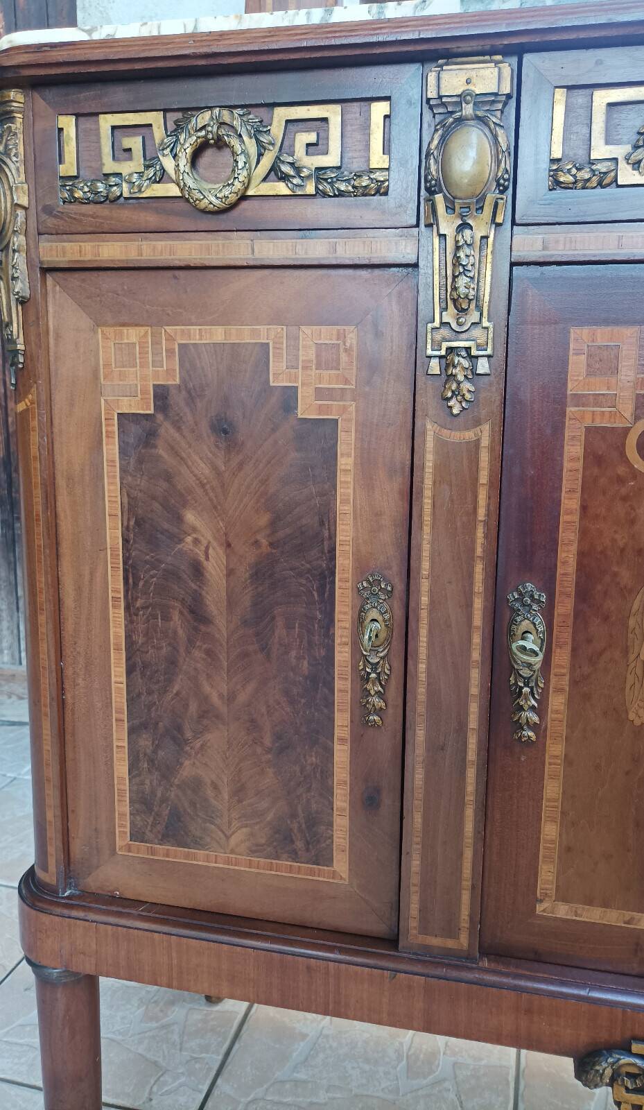 Louis XVI Buffet Desserte in mahogany veneer and marquetry