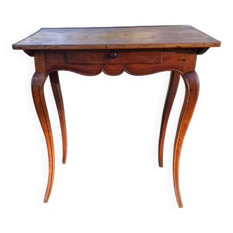 Petite Table aux Pieds Galbés