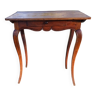 Petite Table aux Pieds Galbés