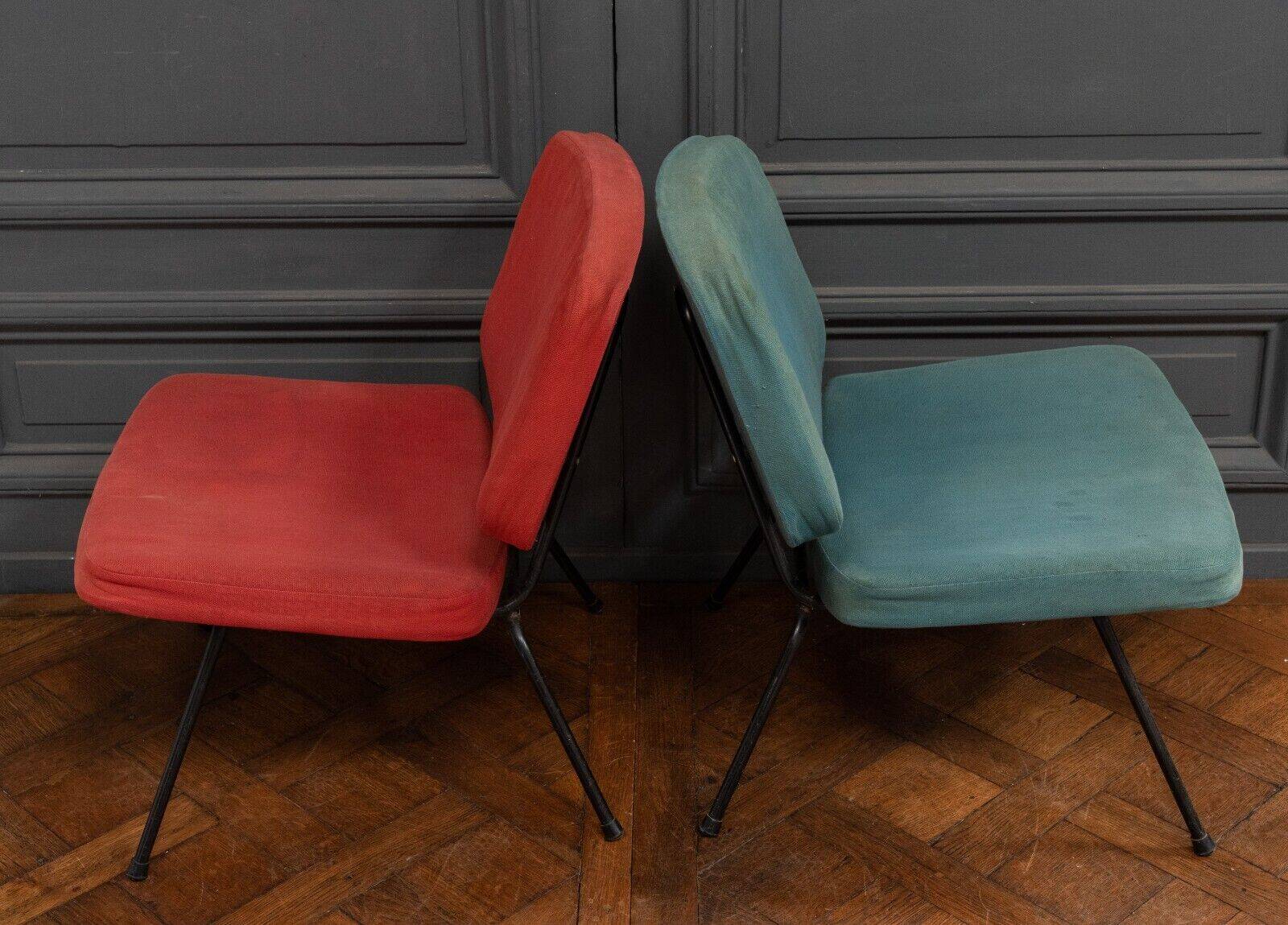 Pair of CM190 Pierre Paulin red and blue Thonet edition low chairs