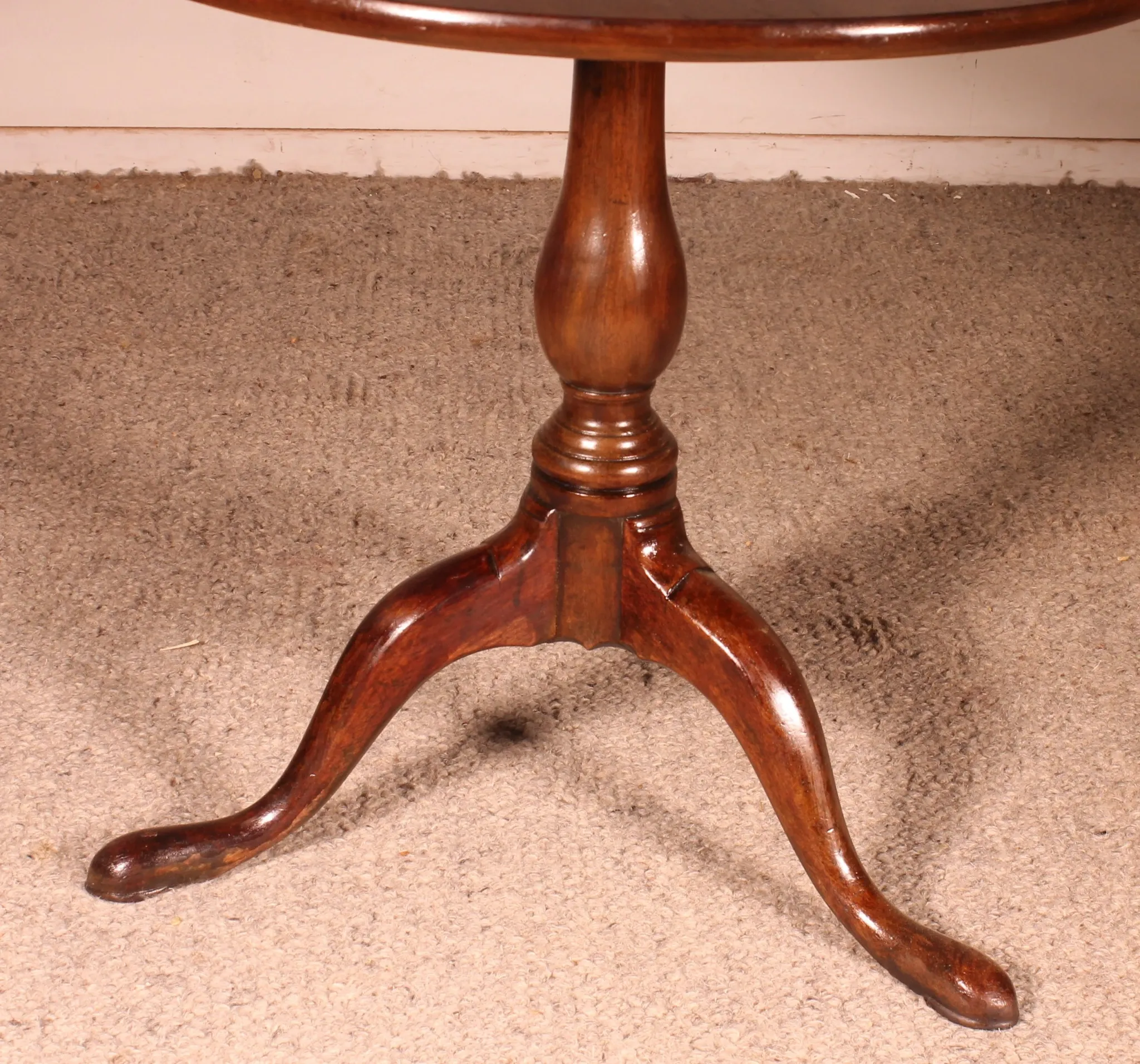 small tripod table in mahogany from the early 19th century
