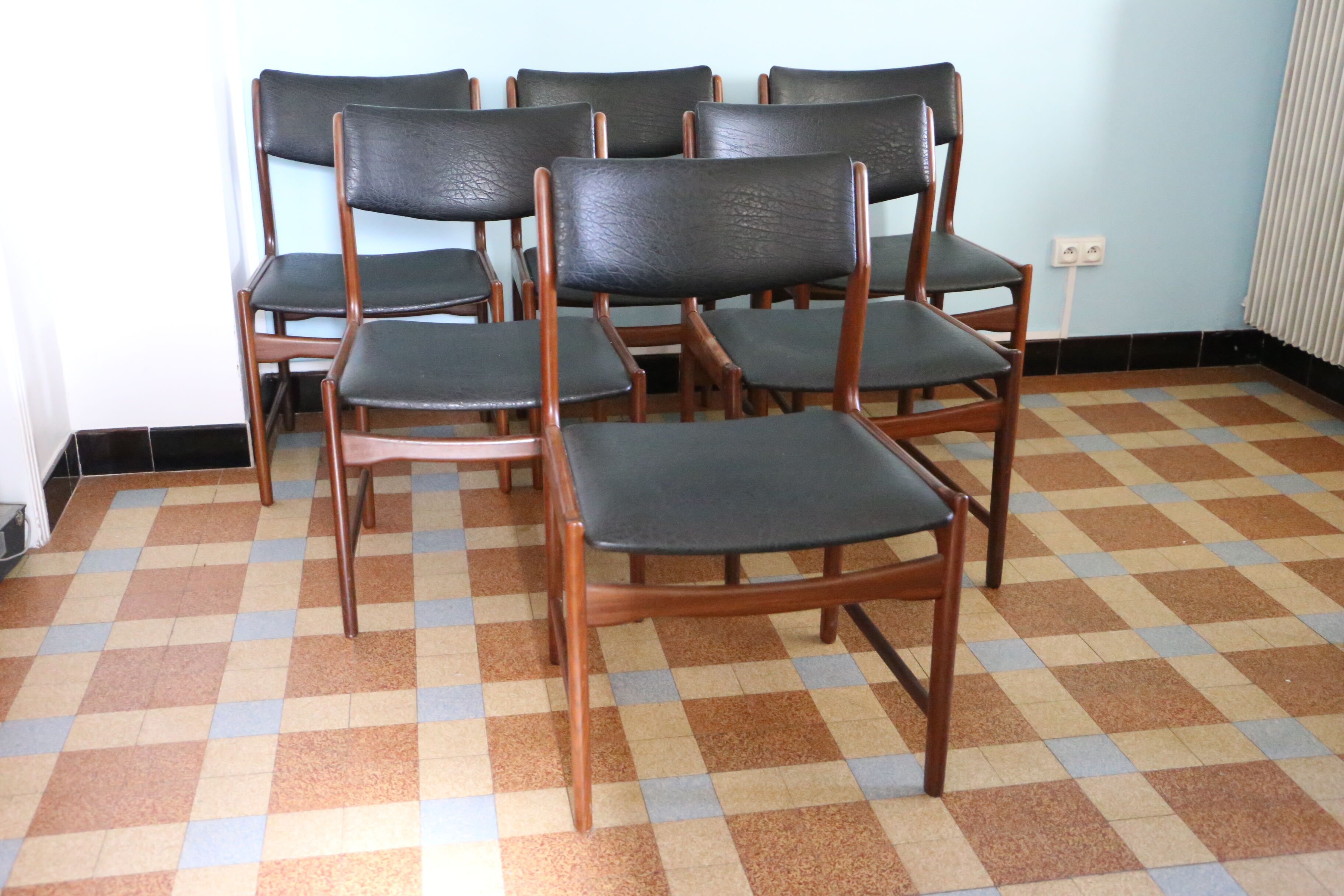 Scandinavian teak table and 6 chairs