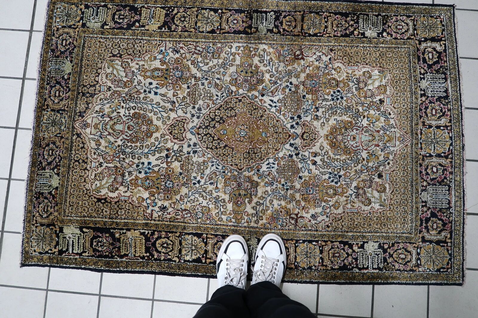 1950s Handmade Kashmir silk medallion rug, 109 × 165 cm - 1C1293