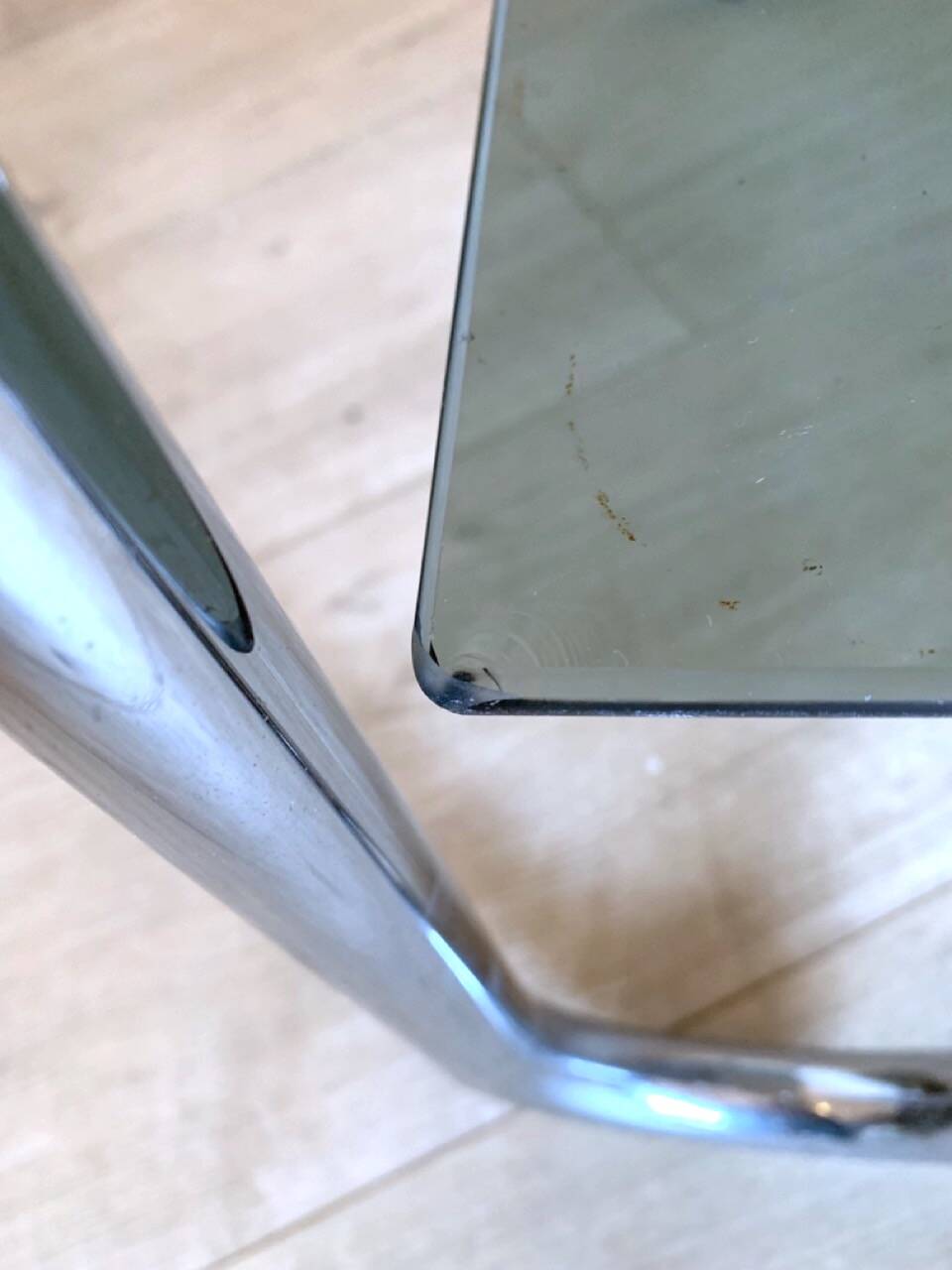 Table basse verre et métal de style bauhaus