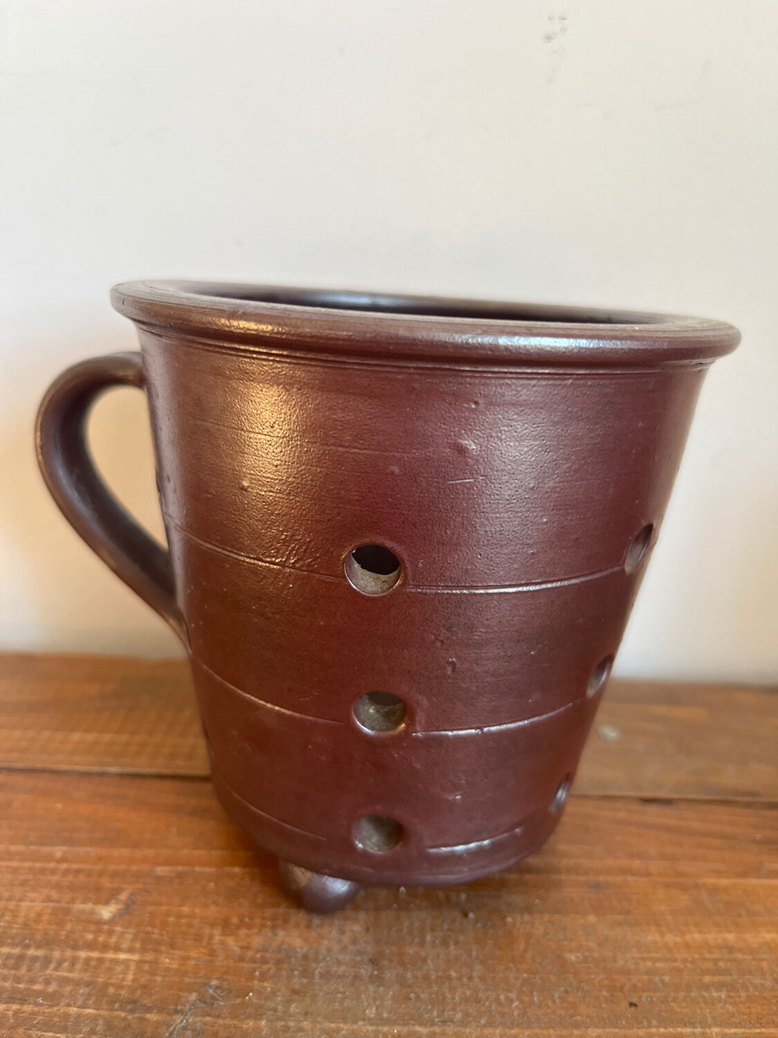 Stoneware cache pot