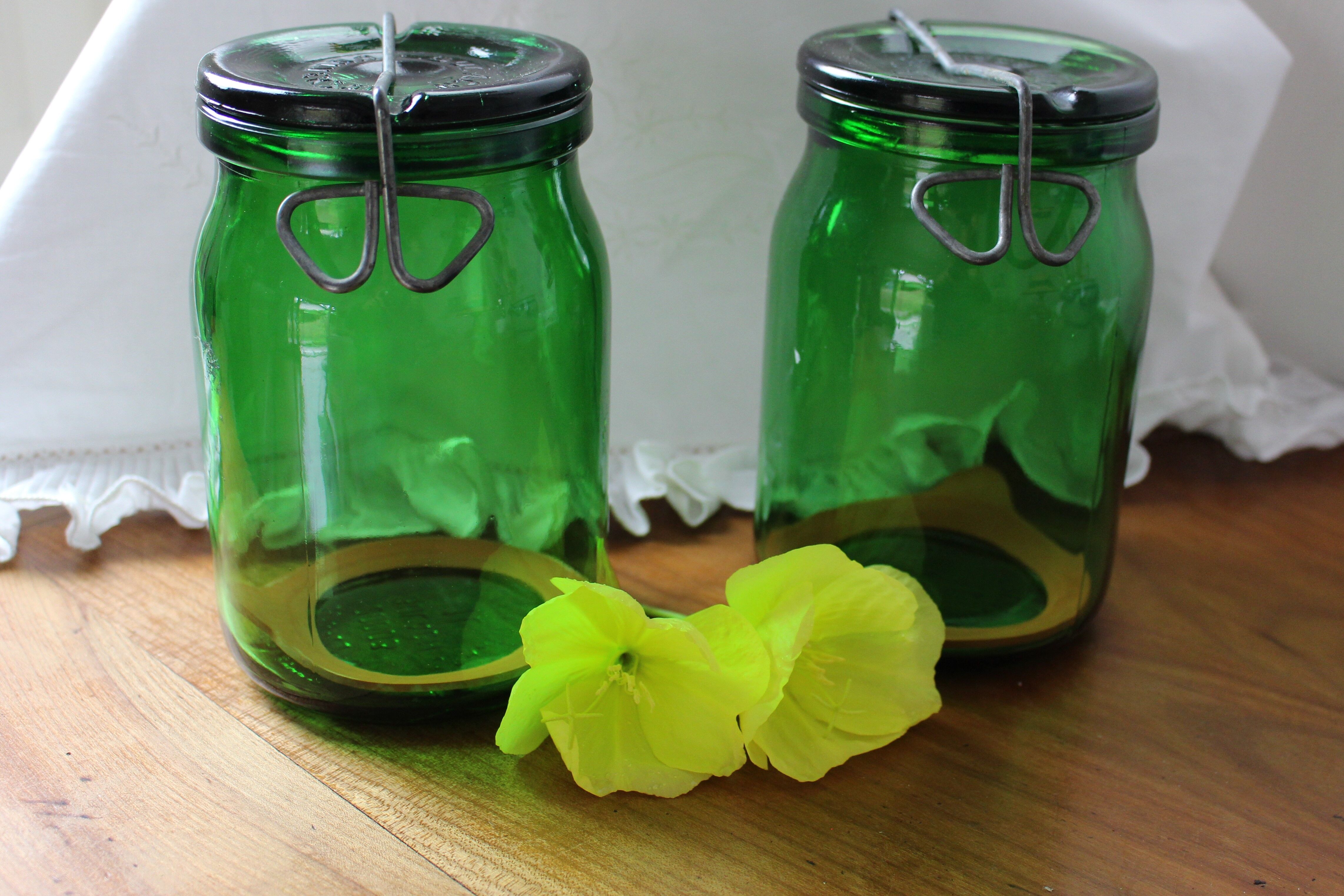 batch of 2 green jars "Made in Switzerland"