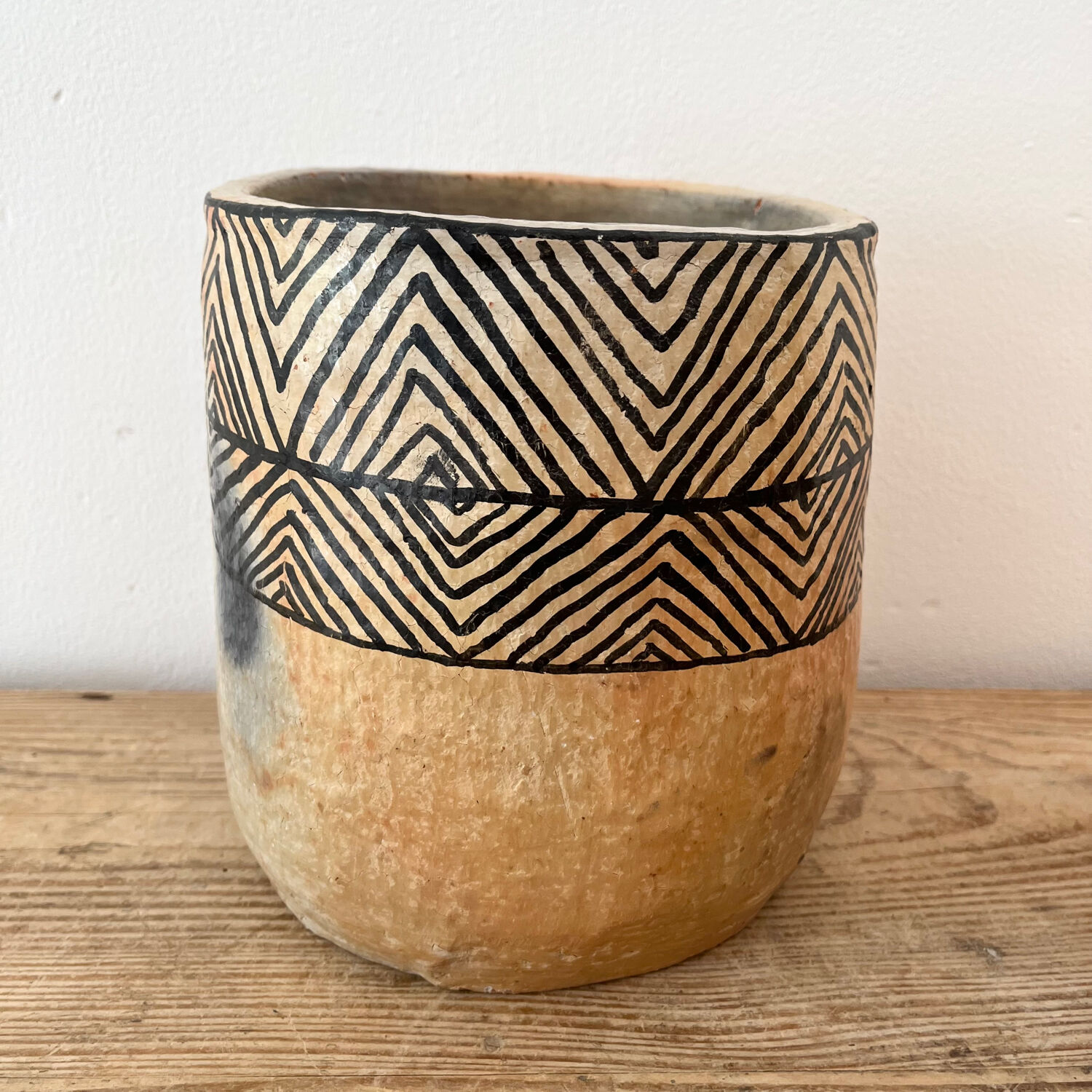 Sejnane terracotta vase