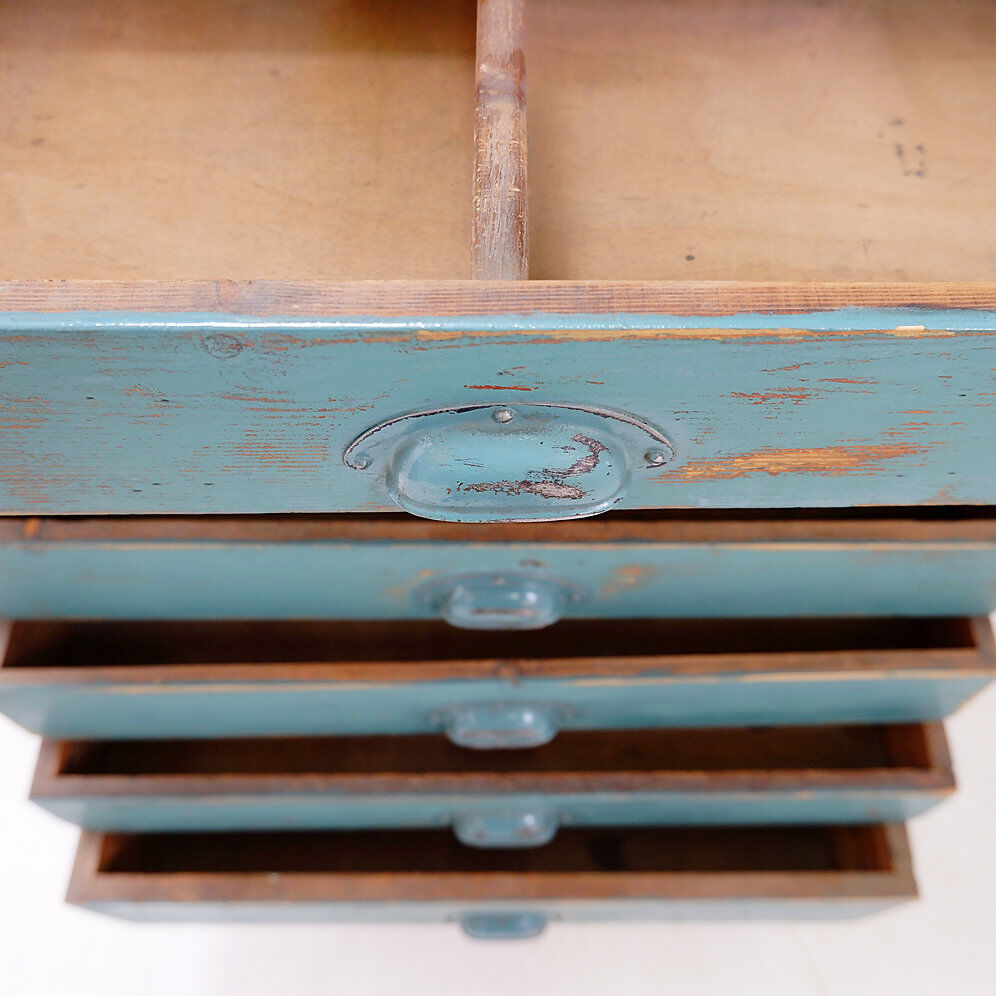 Industrial workshop furniture in pine with 12 drawers, circa 1940.
