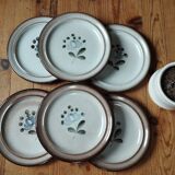 Beige stoneware flat plates with blue/gray flower by MBFA Pornic model Fanchon, set of 6
