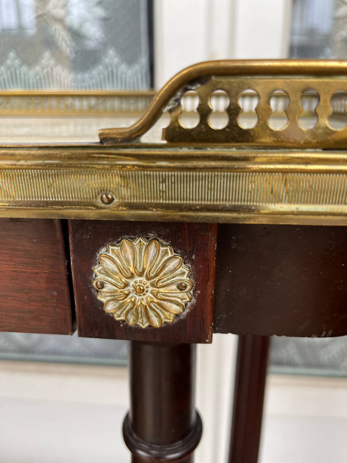Console de style Louis XVI dessus marbre