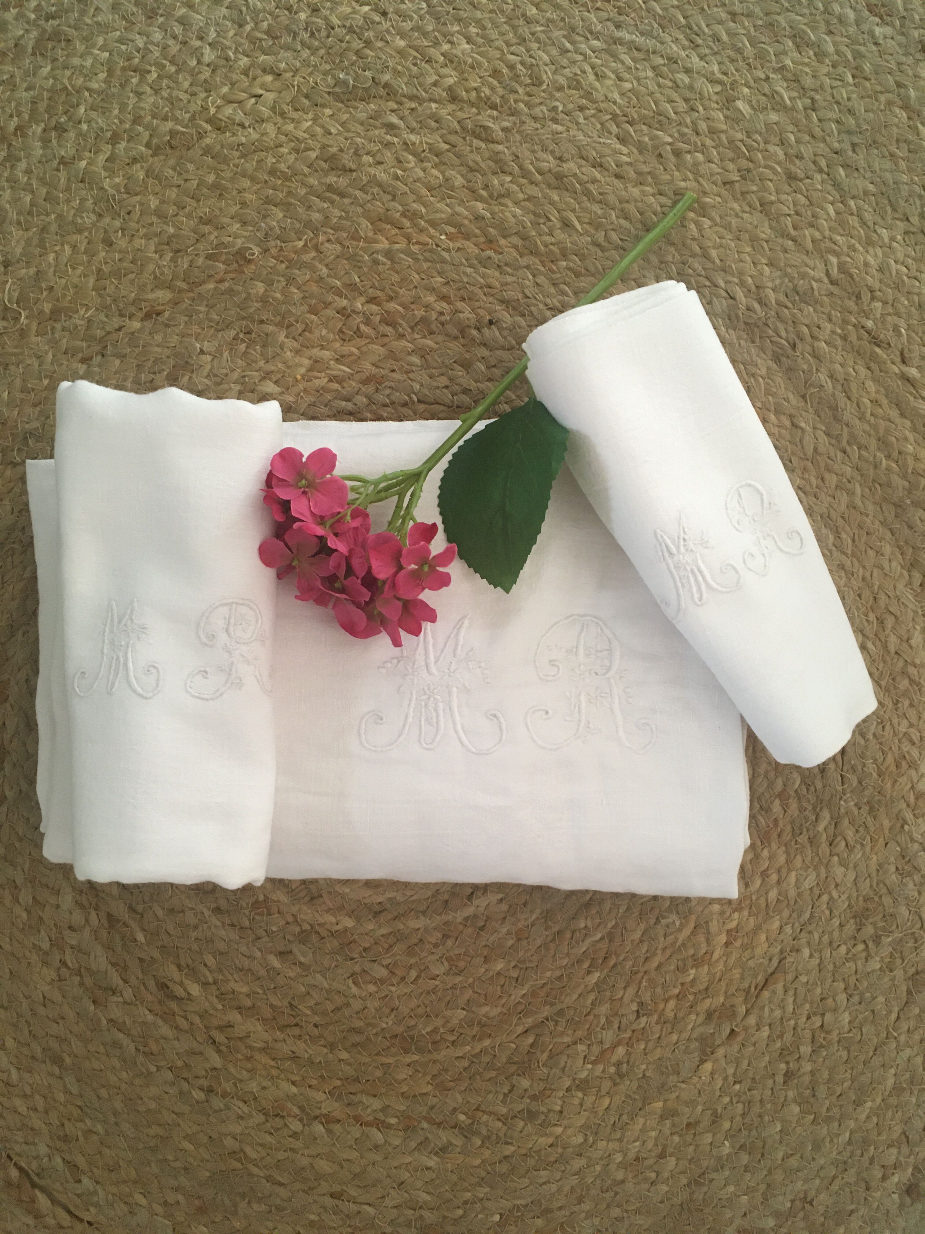 Serviette de table vintage brodée personnalisée à vos intiales - Mo