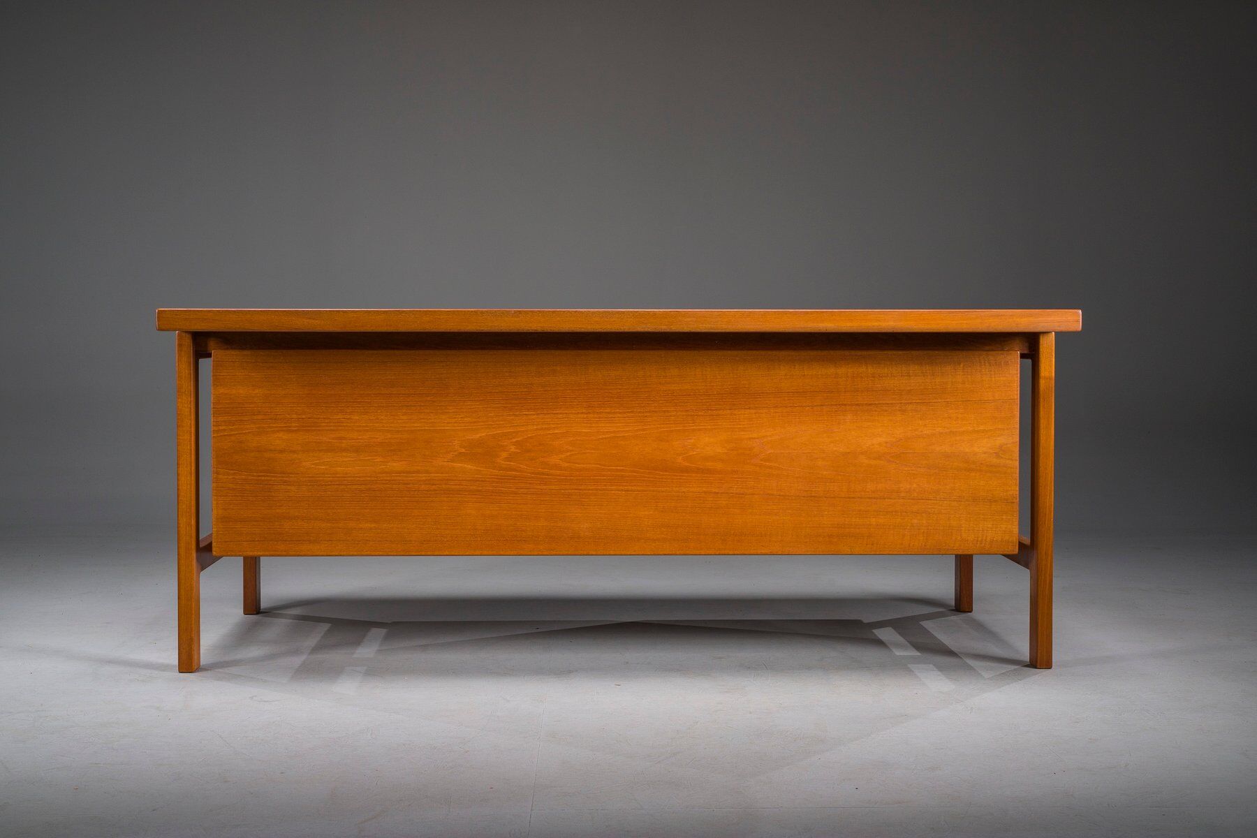 Bureau exécutif danois en teck par Arne Vodder pour H.P. Hansen, années 1960