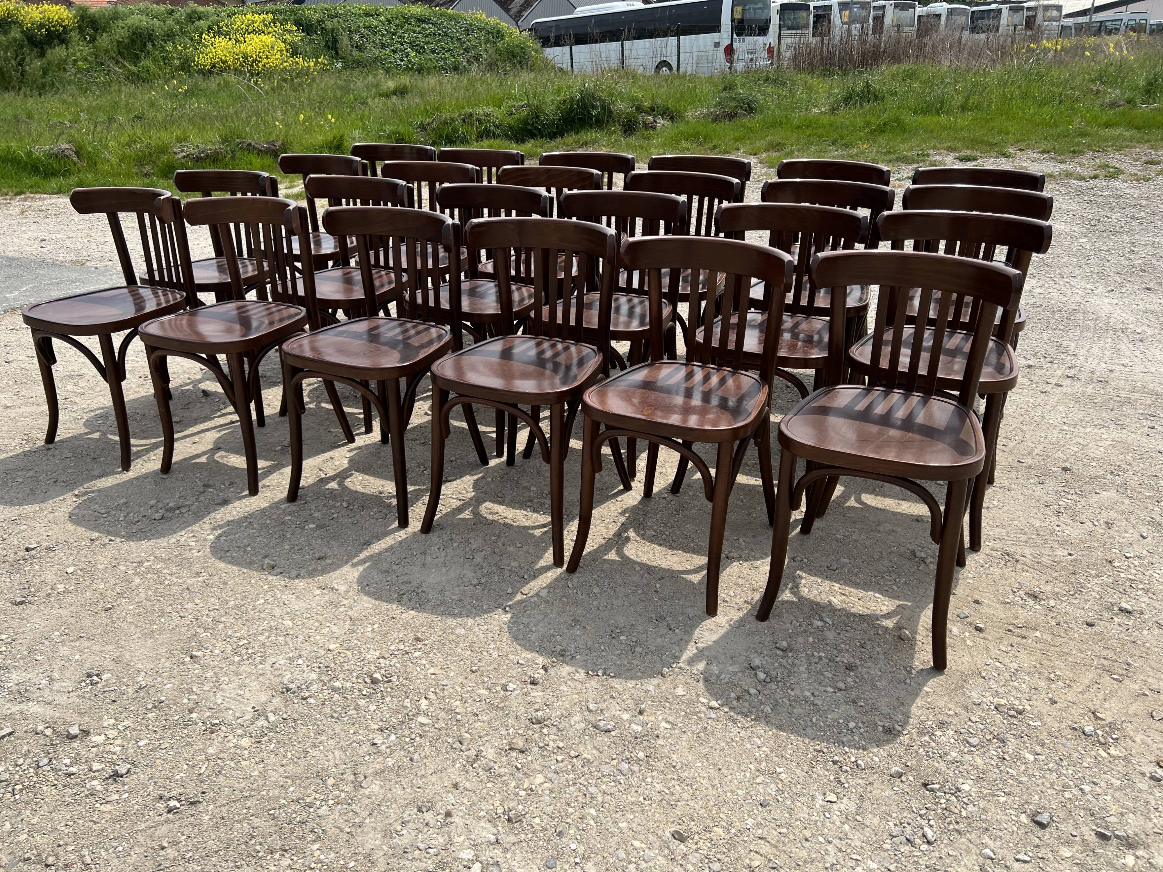 Set of 17 bistro chairs with bars