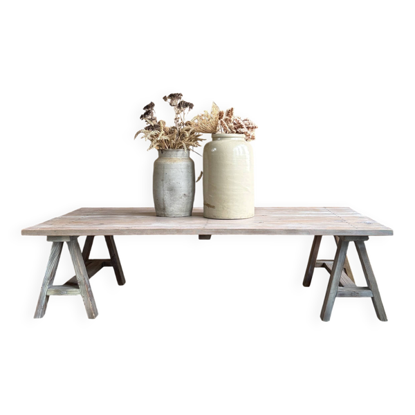 Table basse à tréteaux