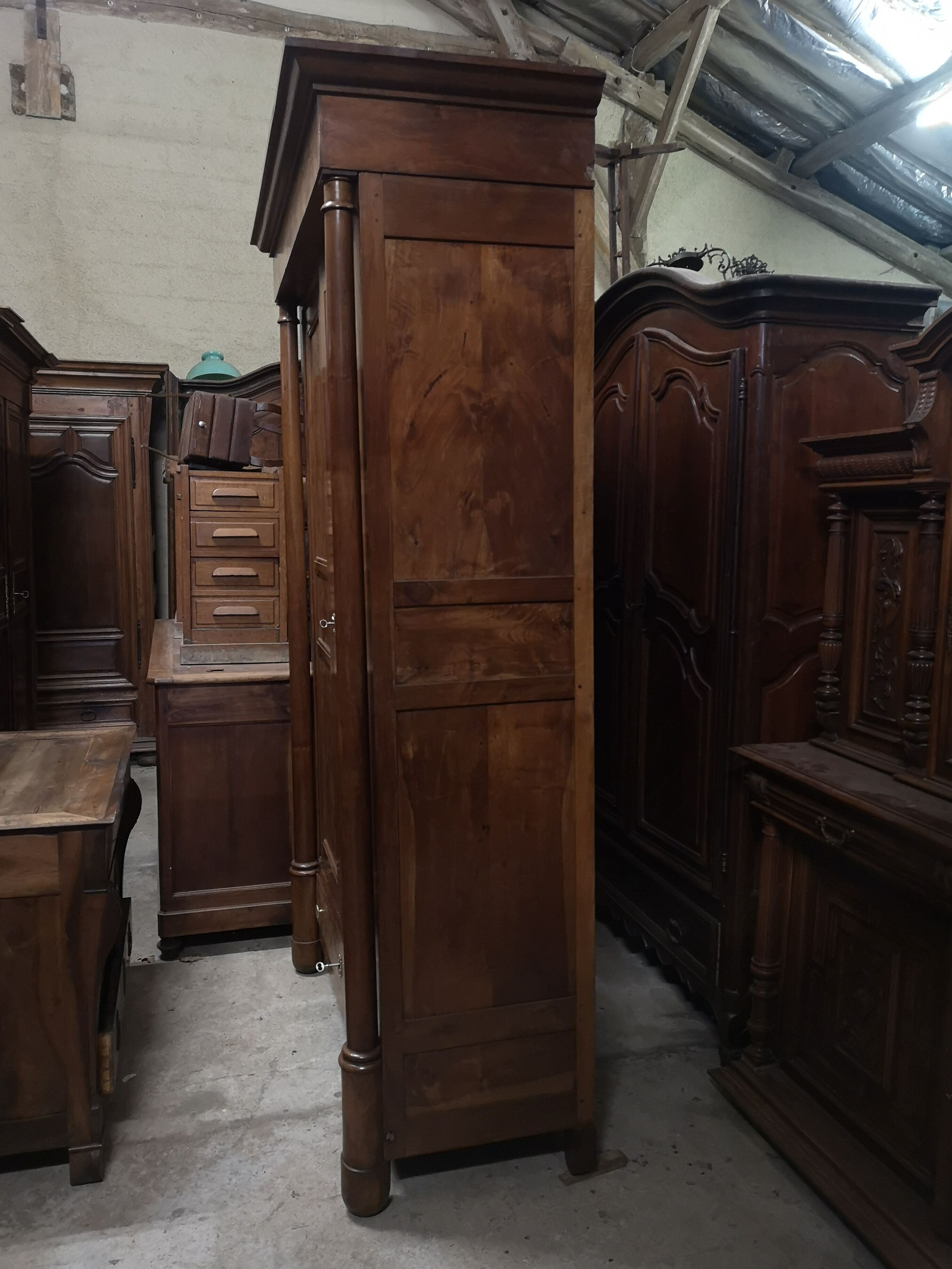 Magnifying glass veneer cabinet