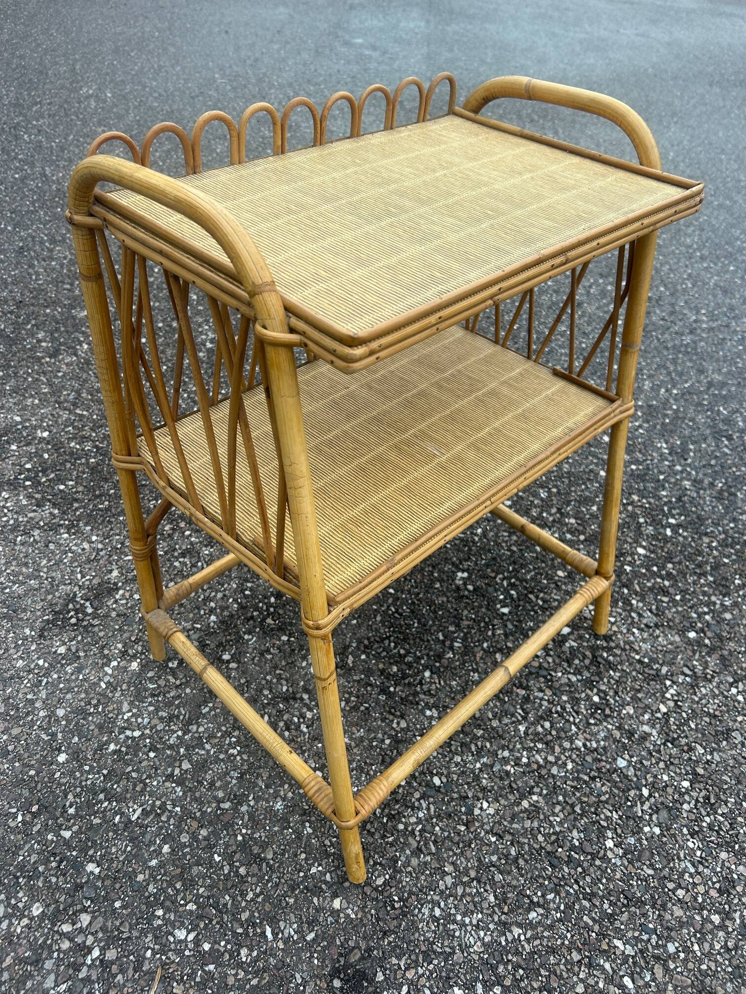 table d'appoint en rotin et osier  1970
