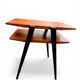 Table d’appoint / chevet scandinave à double plateau Suède 1960