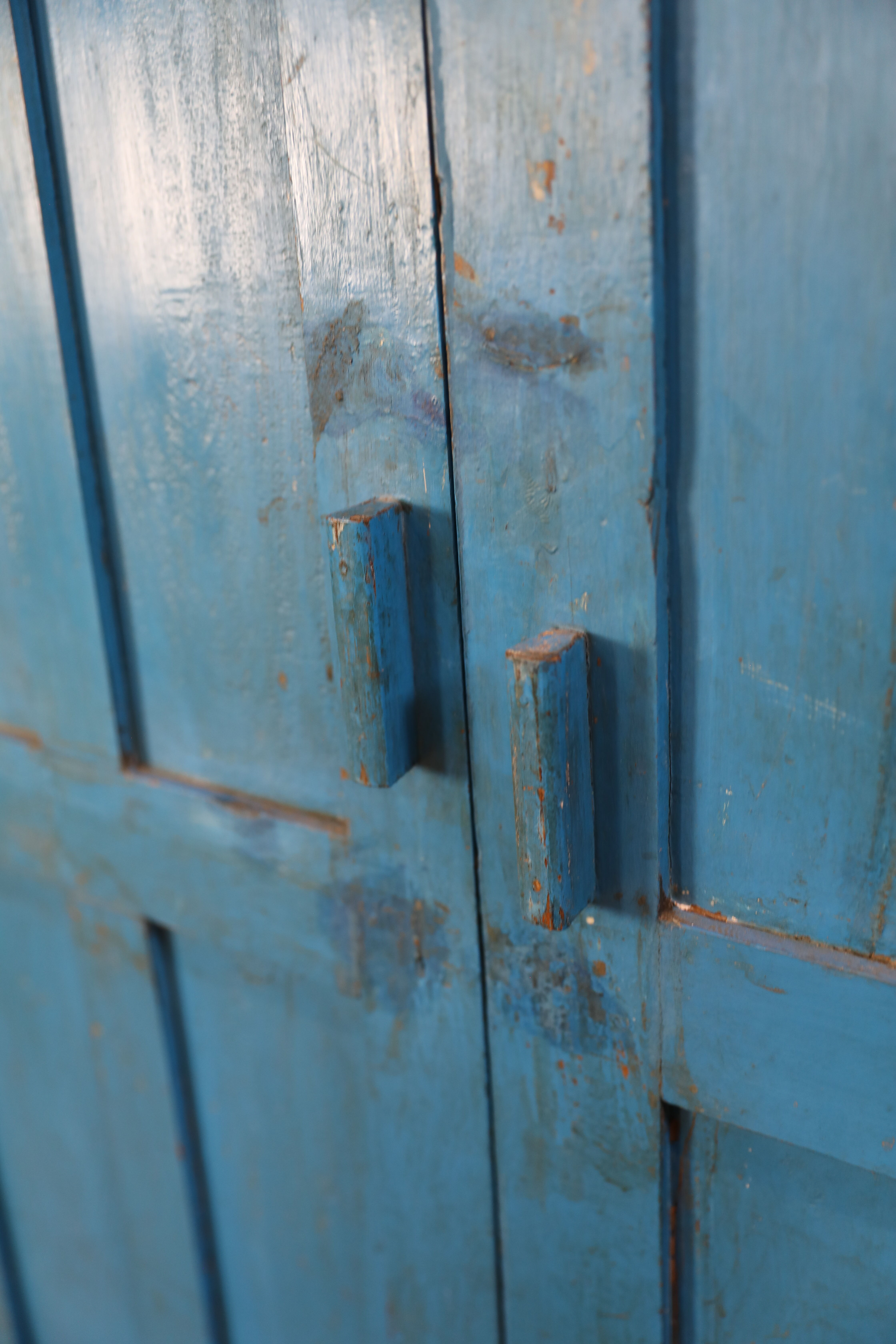 Indian cabinet 2 doors and 3 interior shelves in raw wood