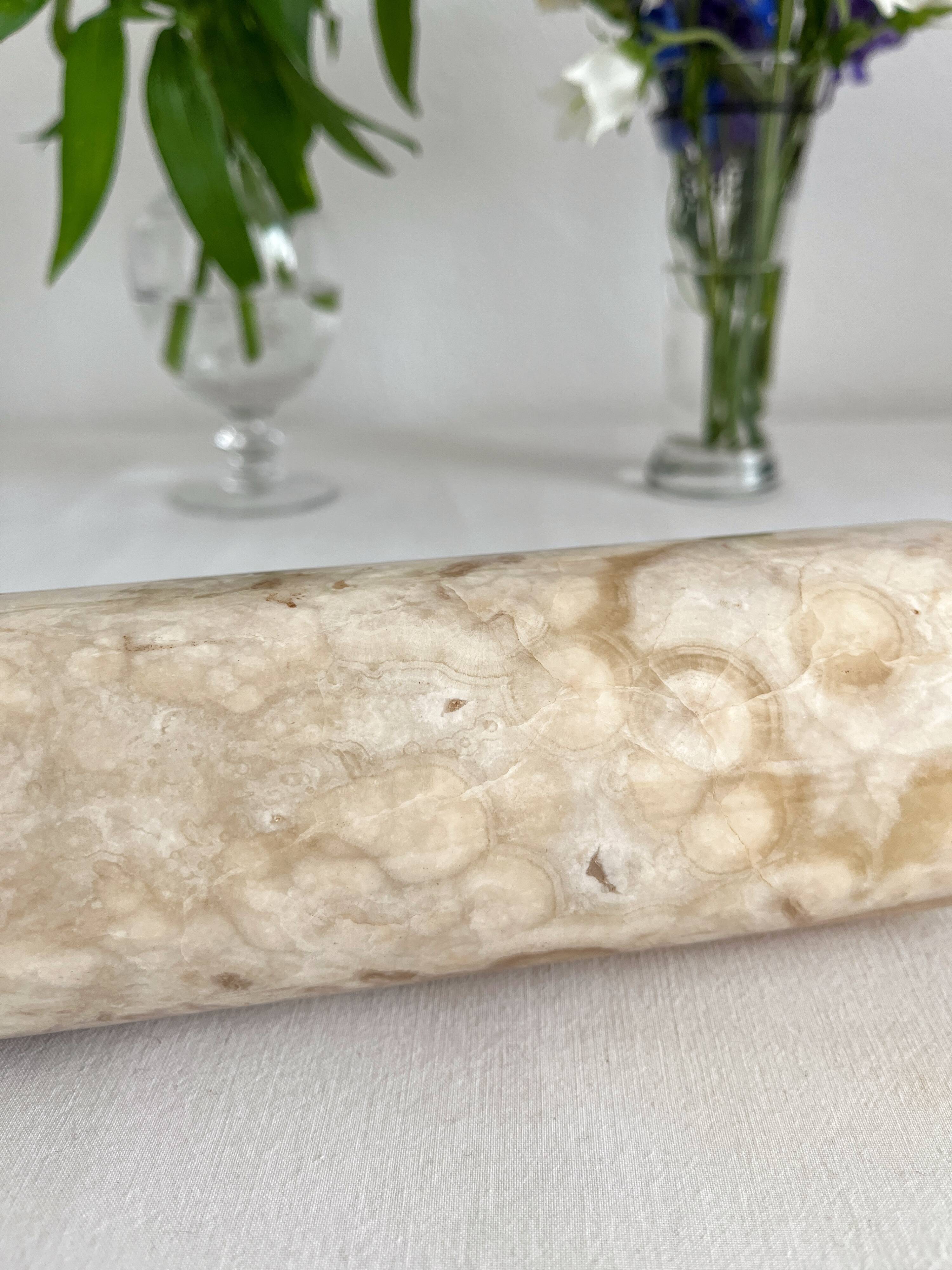 Straight vase in vintage alabaster or onyx