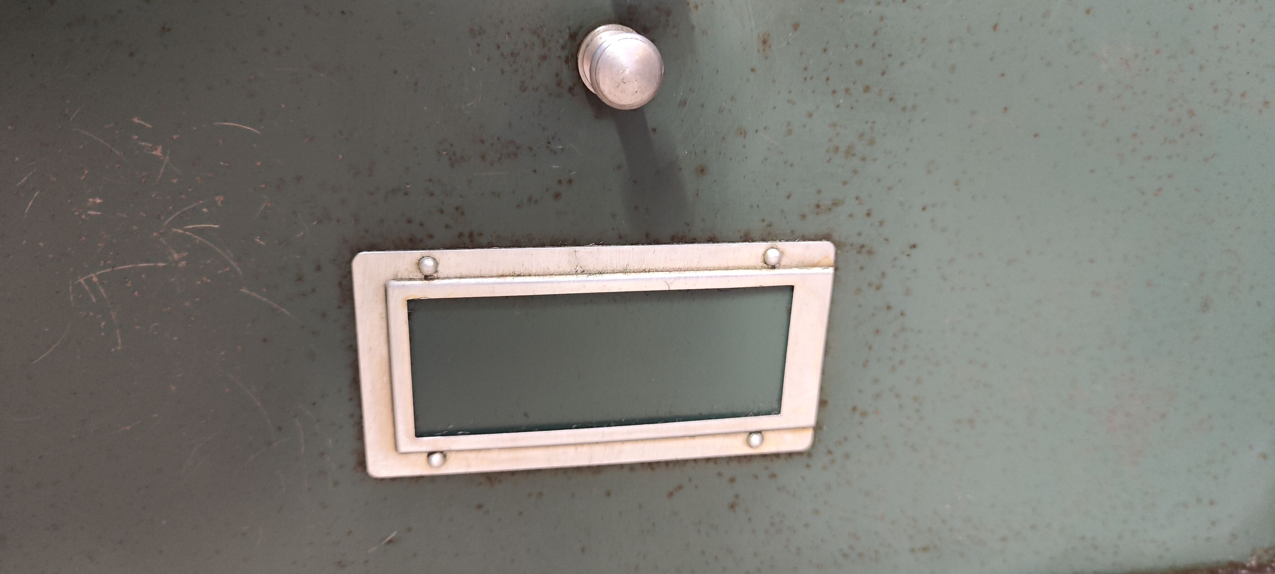 Industrial furniture in a row Ronéo 16 metal valves