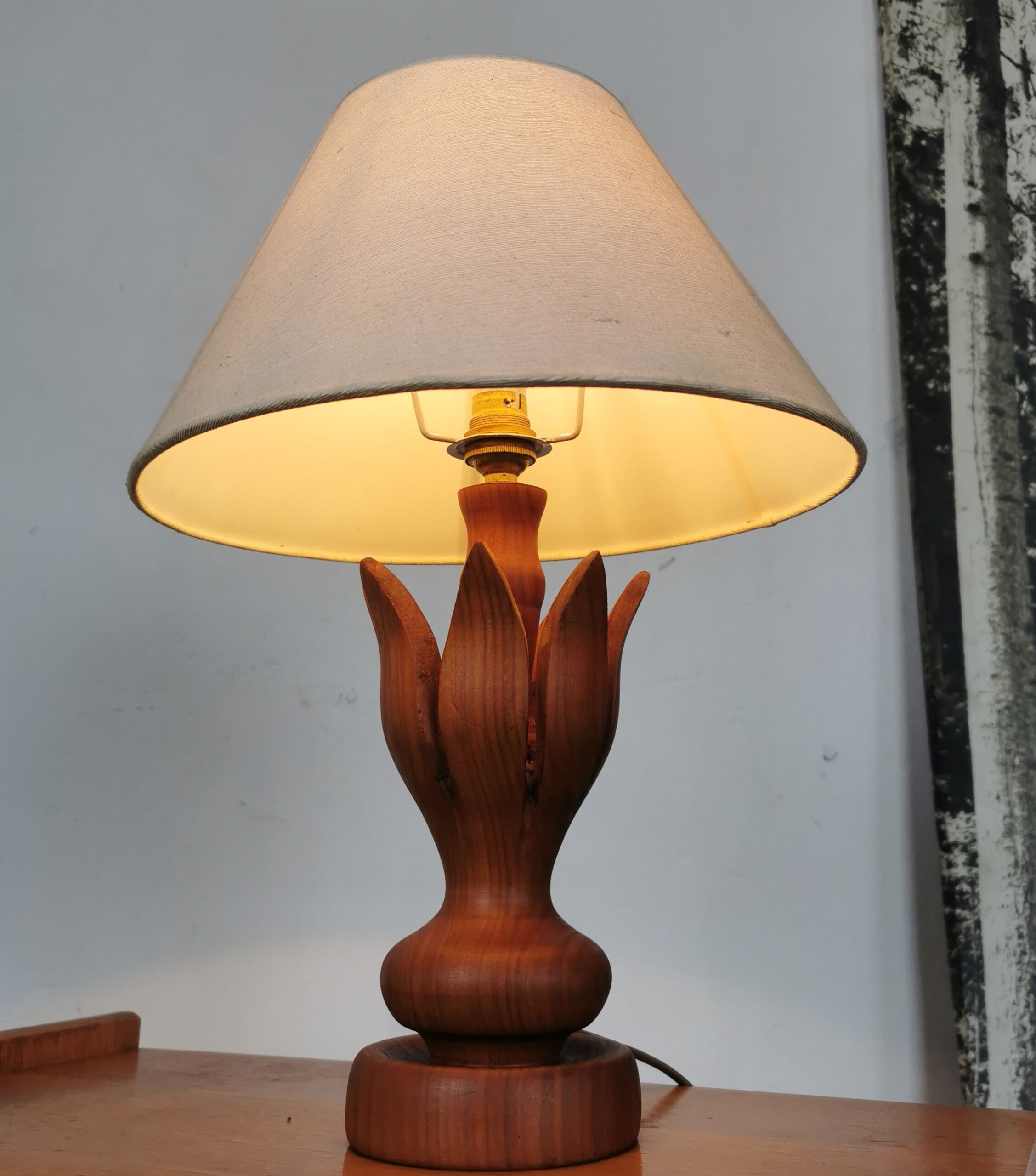 Wooden table lamp in the shape of a flower
