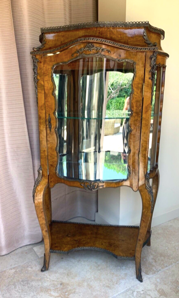 SHOWCASE of Louis XV style curved