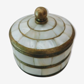 Round box in copper and mother-of-pearl