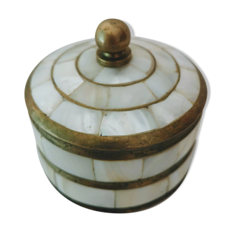 Round box in copper and mother-of-pearl