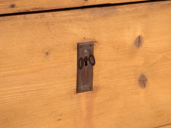Antique three-drawer chest (circa 1920)