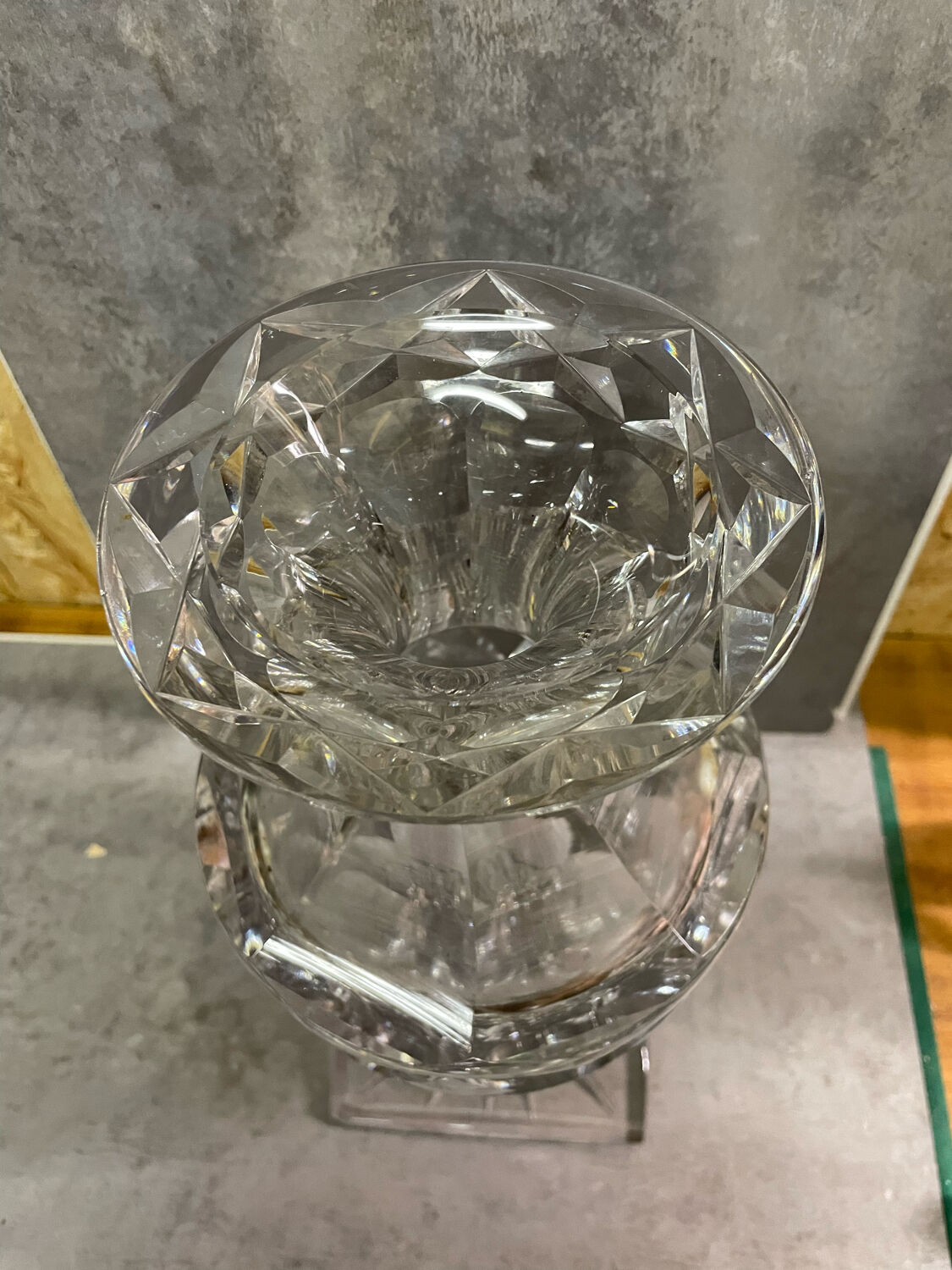 Diamond-cut crystal baluster vase with Lorraine cross