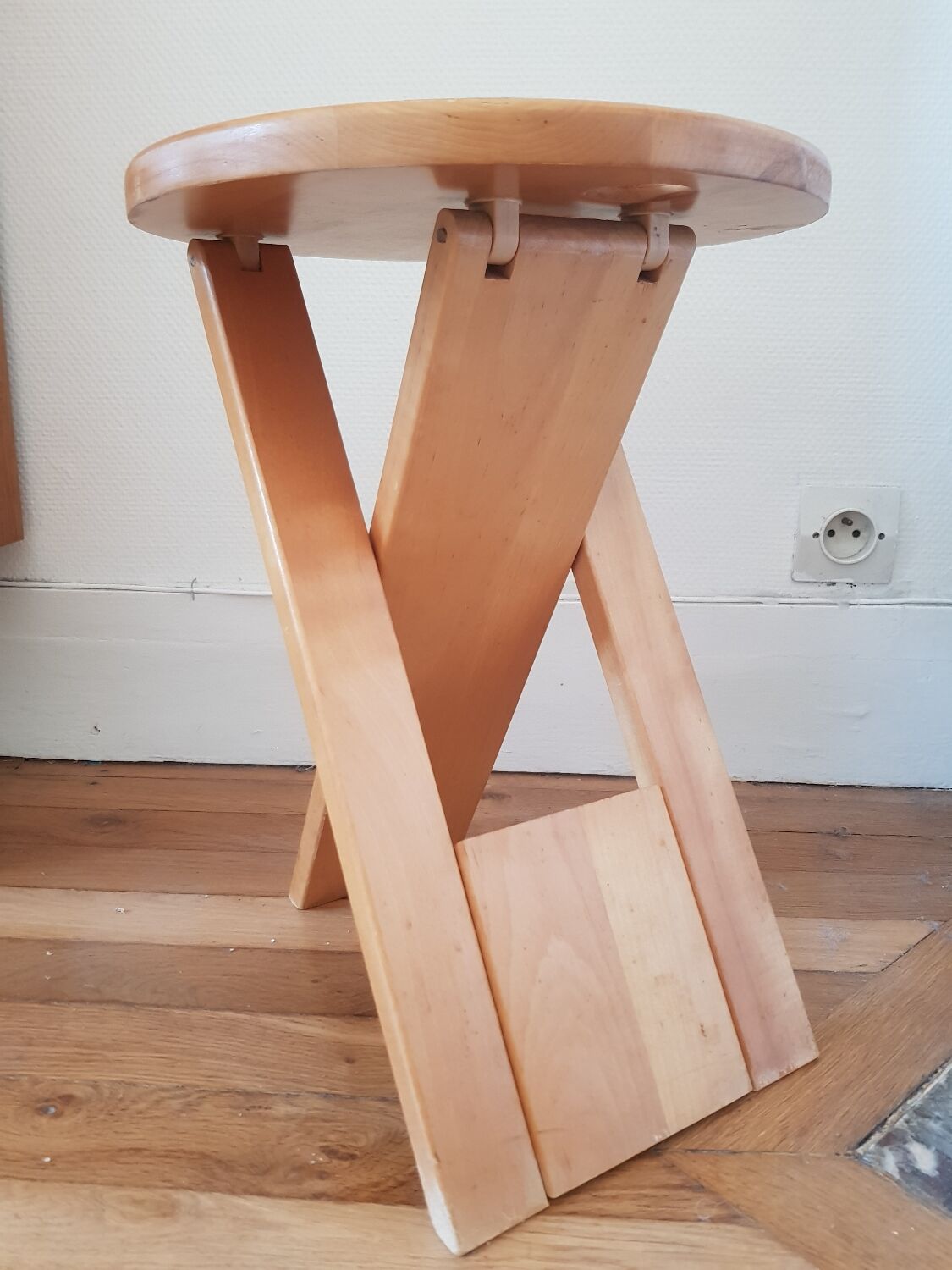 Suzy stool by Adrian Reed